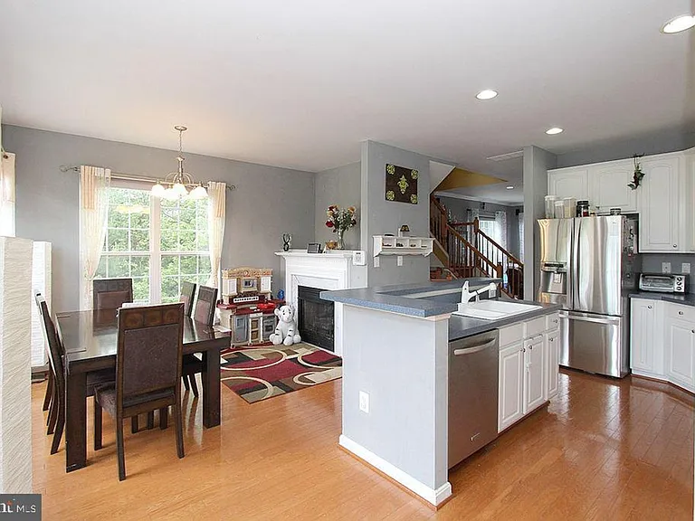 44269 Cornish Ln — Photo 5