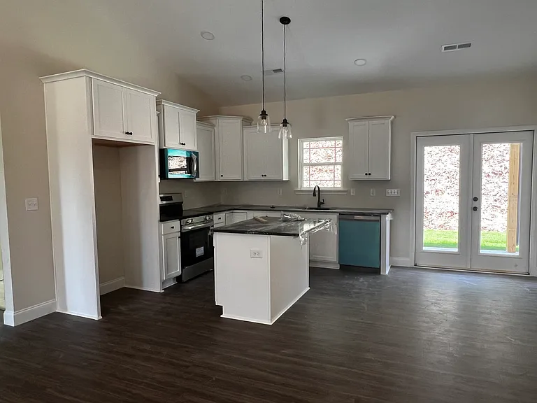 1421 White Horse Road Ext — Photo 4