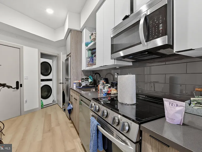 689 N Broad St #302 — Photo 3