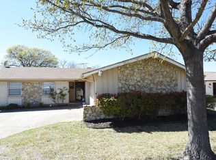 8945 Flicker Ln, Dallas, TX 75238