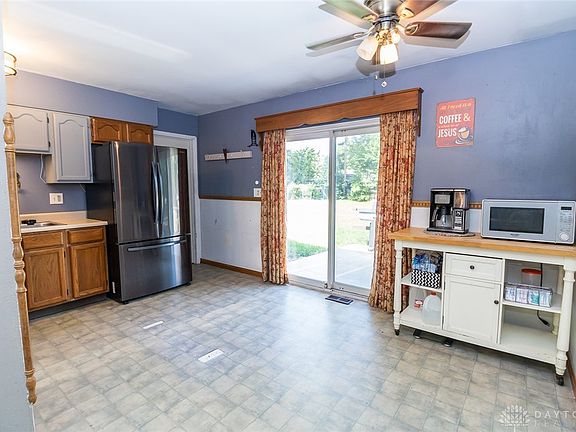 5th image of 215 Oxford Dr