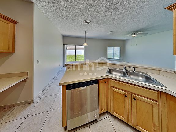 3rd image of 2729 Woodstream Cir