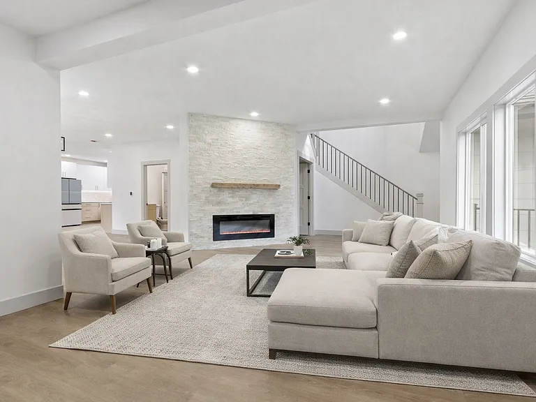437 NE Fargo St #1 — Photo 4
