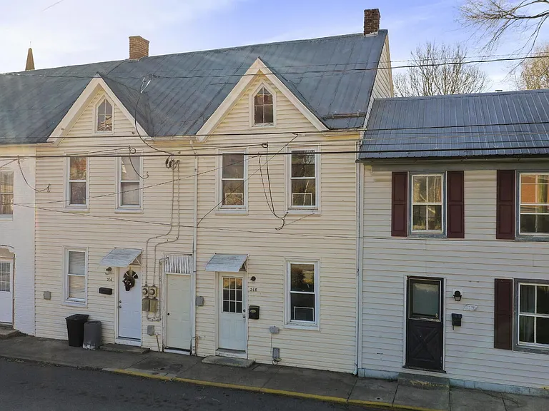 216-218 N College St — Photo 4