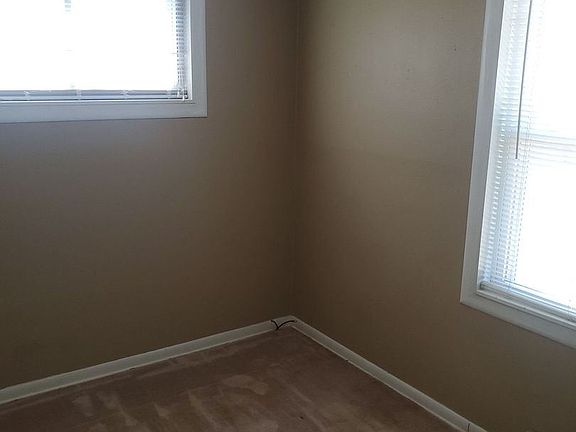 3rd image of 6928 Ewing Ave