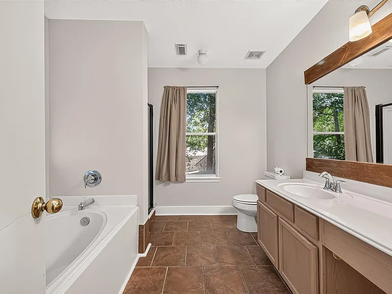 18174 Woodsdale Ct — Photo 27