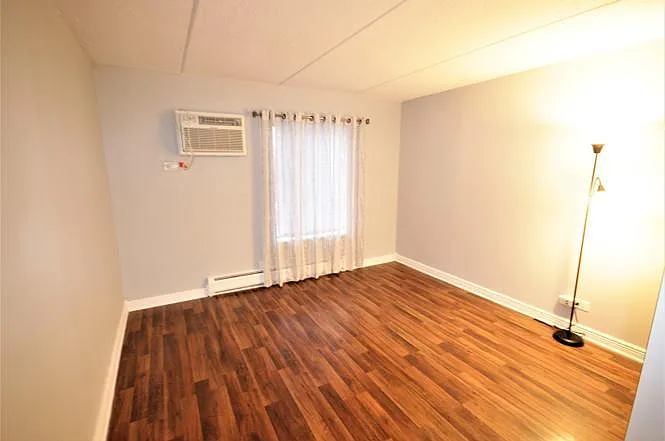 300 W Fullerton Ave — Photo 11