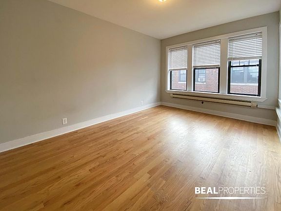 3rd image of 4417 N Wolcott Ave