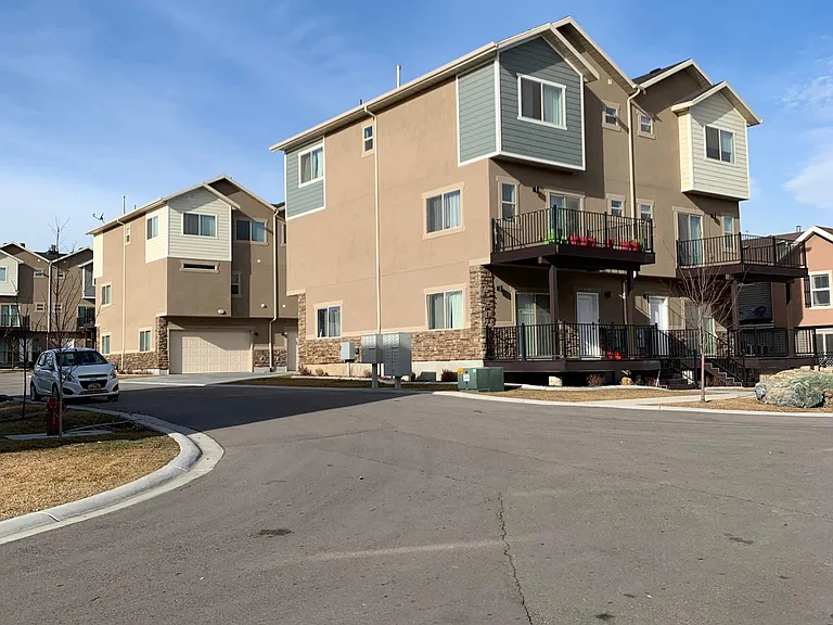 3873 S 1530 W — Photo 1