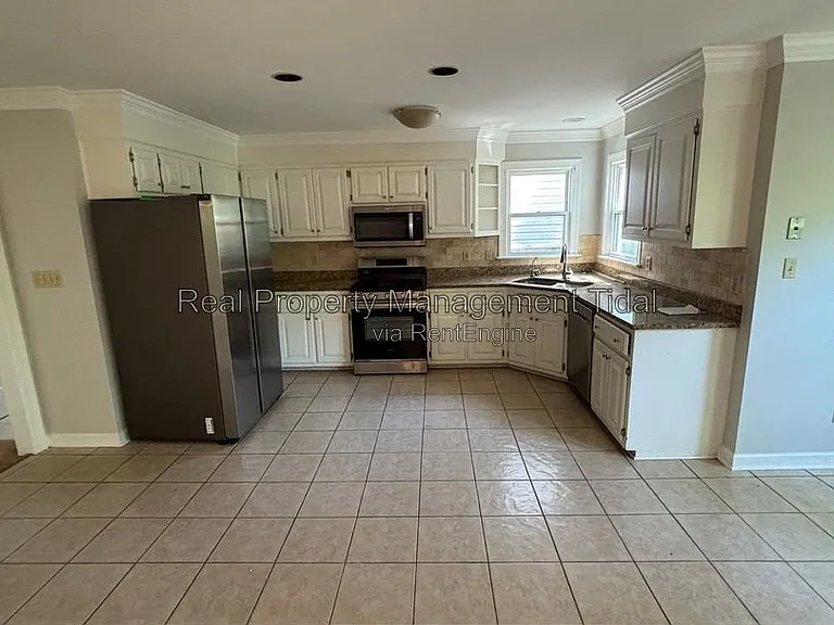 8956 Belgrave Ave — Photo 5