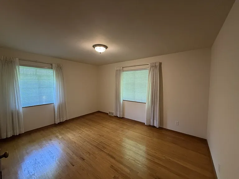 926 Laurelwood Rd — Photo 8