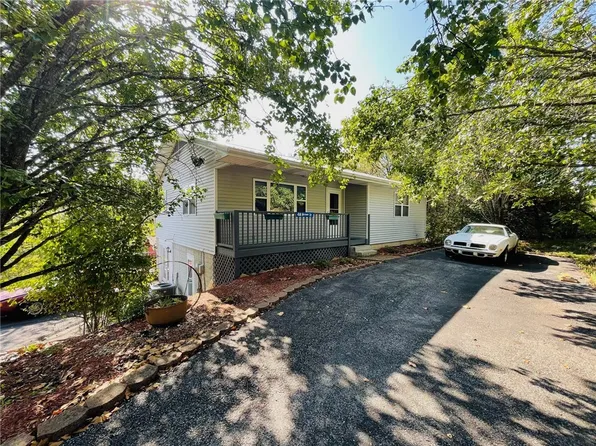 48 Hickory Ln, Holiday Island, AR 72631