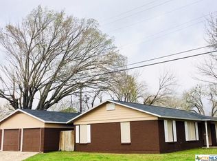 1801 Travis Ave, Victoria, TX 77901