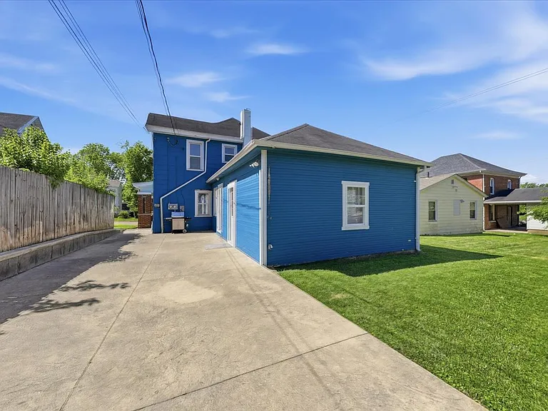 324 W Church St — Photo 35
