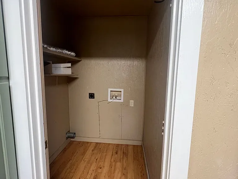 22712 Creekwood Dr — Photo 2