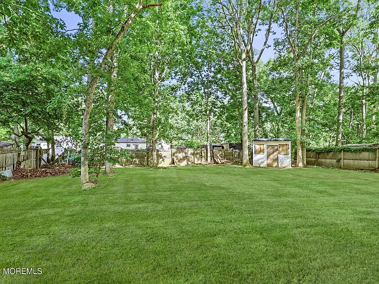 1305 Marshall St — Photo 19