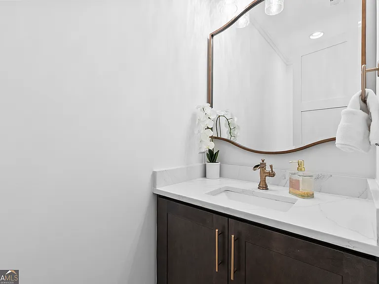 202 Regester Way — Photo 36