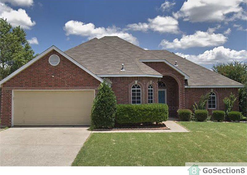 1st image of 208 Woodcreek Dr