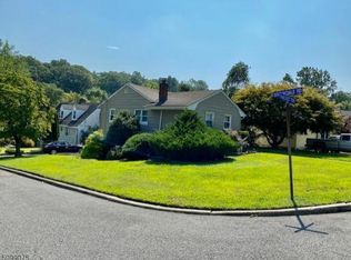 70 Pinecrest Ter, Wayne, NJ 07470