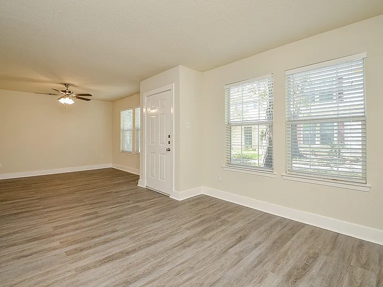 3935 Federal Ln — Photo 6