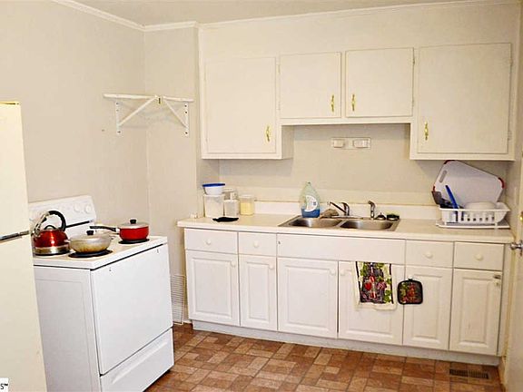 3rd image of 40 Echols Dr