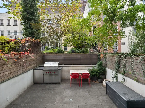 354 West 20th Street image 7 of 25