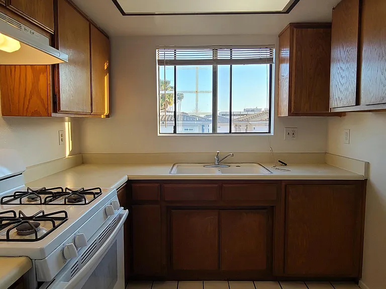 132 N Marengo Ave #D — Photo 6