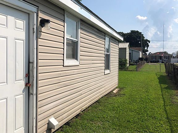 2nd image of 2311 Rose Dr