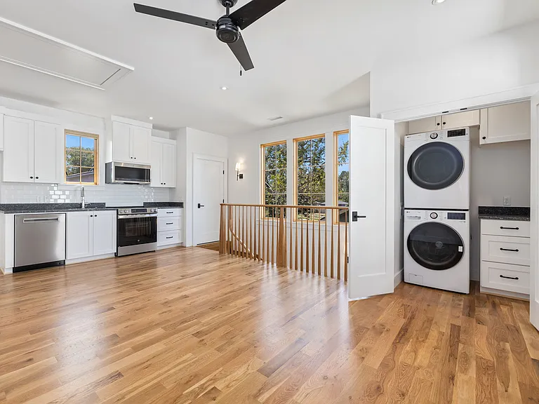 1028 NW A St — Photo 1