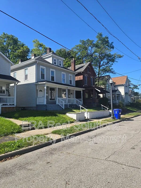 3 bed, 1.5 bath, 1528 sqft, $1,795 — Photo 1
