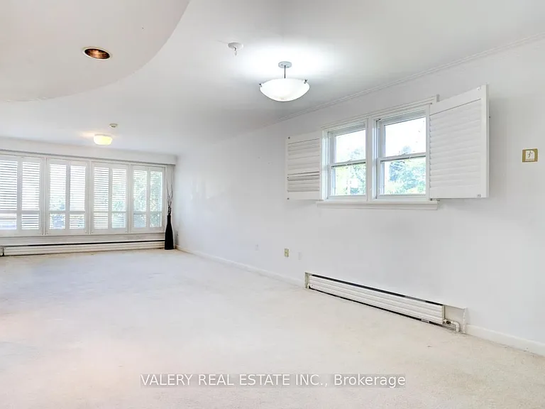 47 Ranleigh Ave #301 — Photo 8