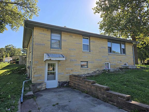3rd image of 3208 S 46th St