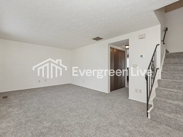 7803 Mount Hood Dr — Photo 2
