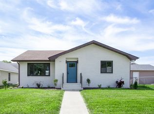 813 Columbus St, Pella, IA 50219