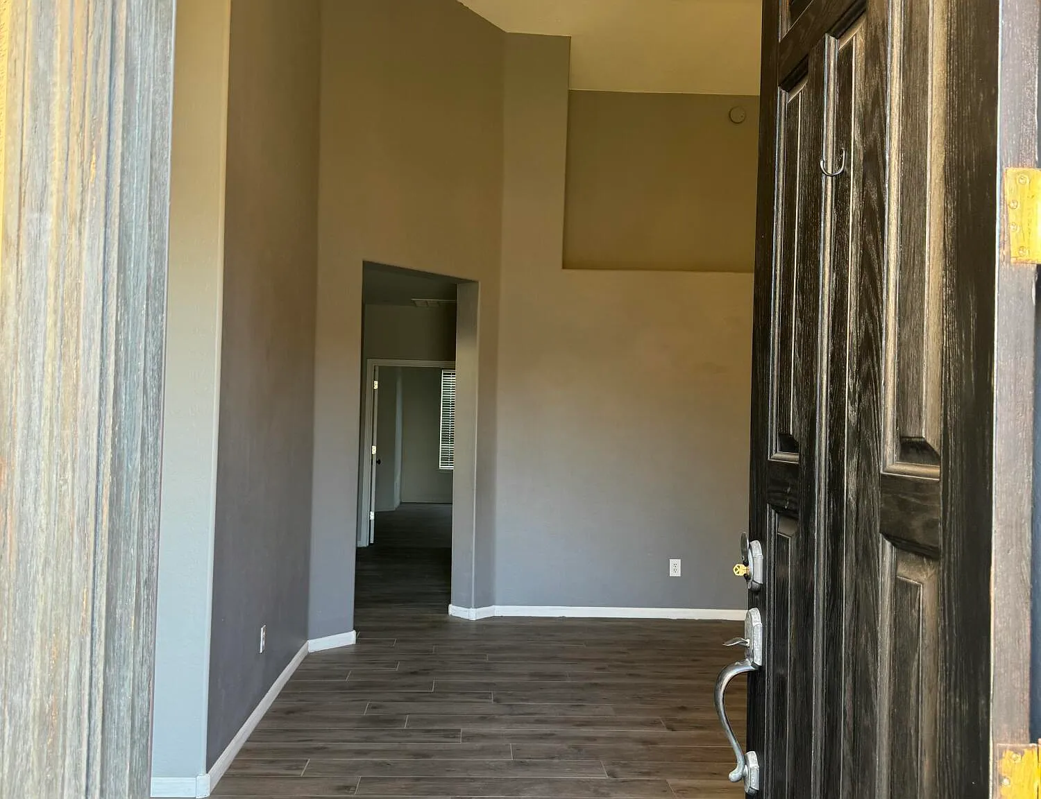 4 bed, 2.0 bath, 2444 sqft, $2,695 — Photo 2