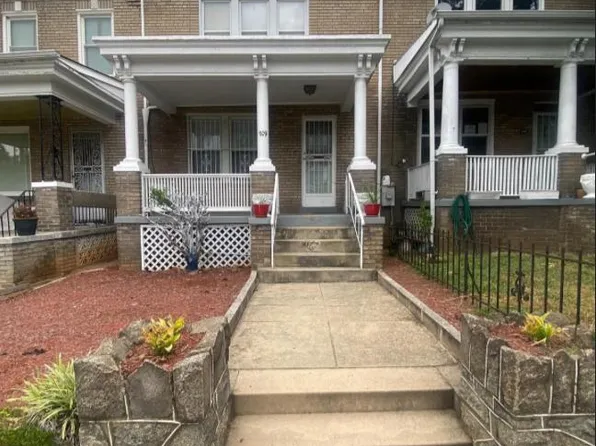 709 Otis Pl NW, Washington, DC 20010