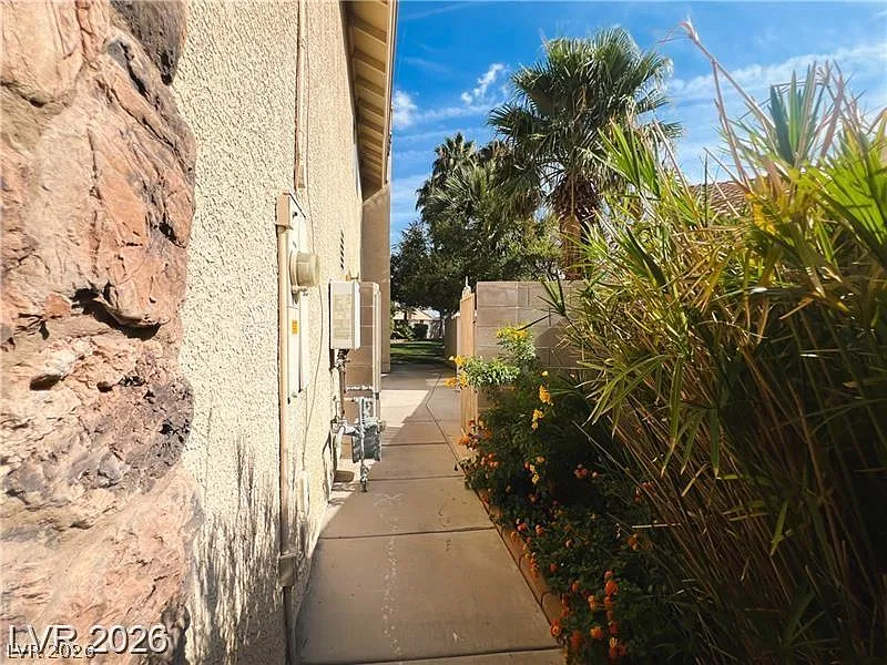 4 bed, 2.5 bath, 3094 sqft, $2,964 — Photo 3