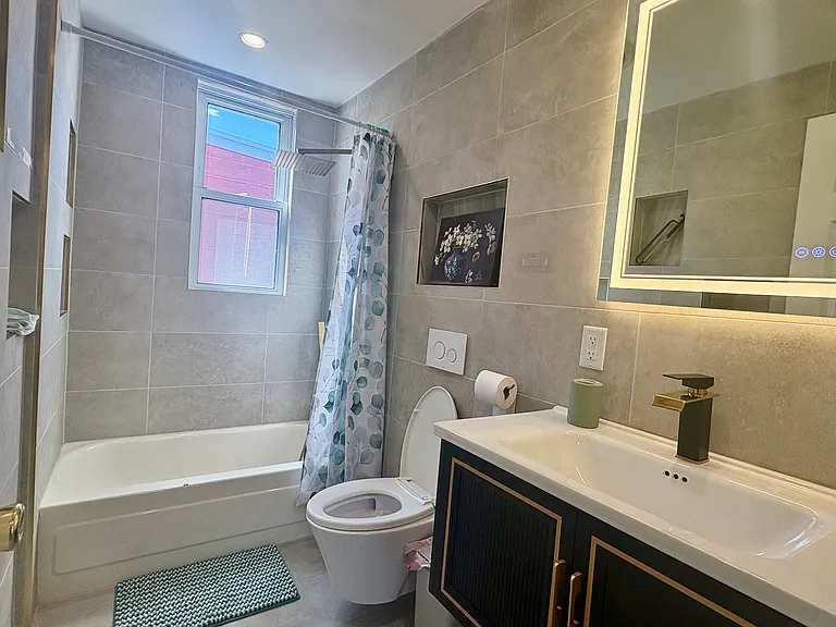 261 Maple St #2 — Photo 8