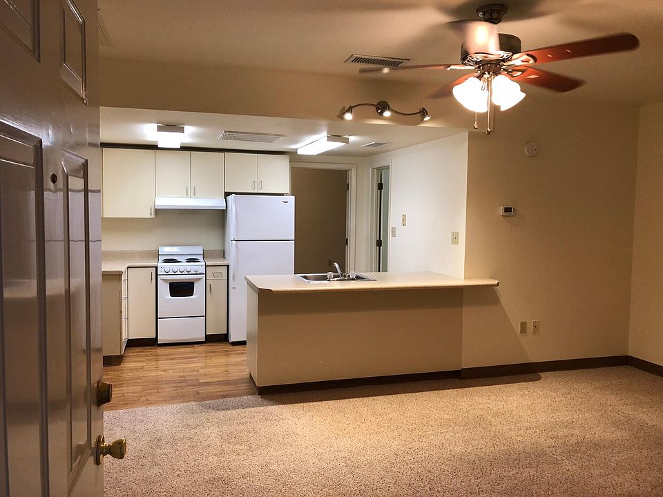 Entry to Living Area