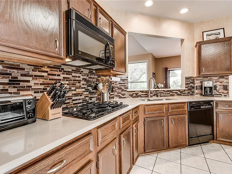 7414 Whistlestop Dr — Photo 17