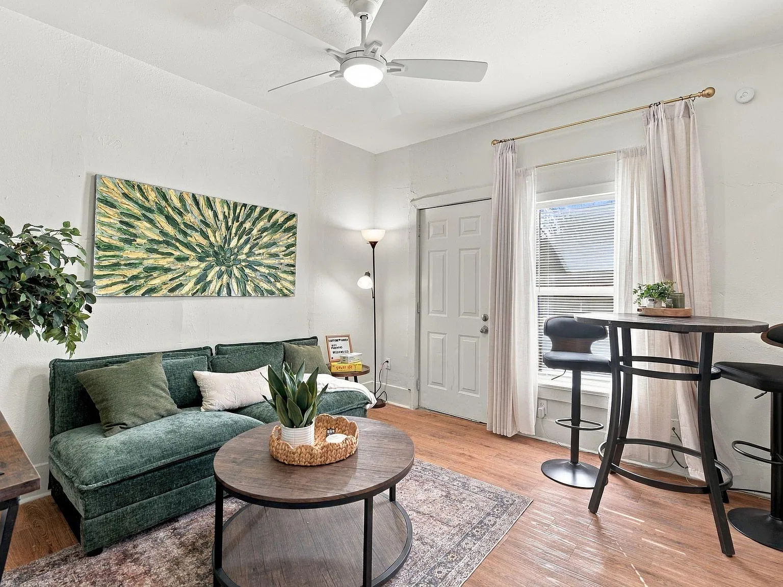1 bed, 1.0 bath, 600 sqft, $1,600 — Photo 3