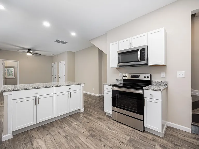 737 Franklin Ave #8 — Photo 17