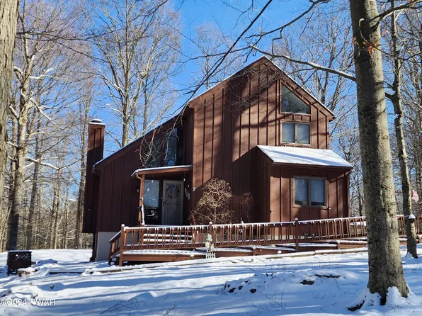 100 Cedar Ln, Greentown, PA 18426