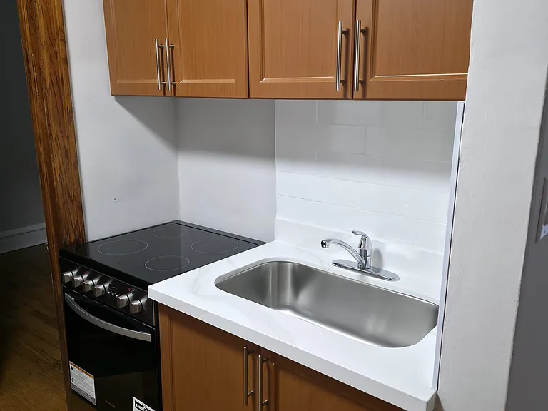 35 Jane St #4 — Photo 7