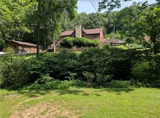 12193 Sandhill Rd, Point Pleasant, WV 25550