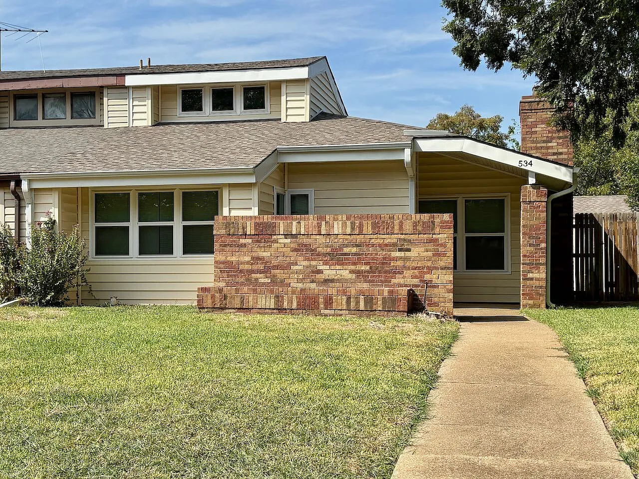 2 bed, 1.0 bath, 1127 sqft, $1,725 — Photo 1