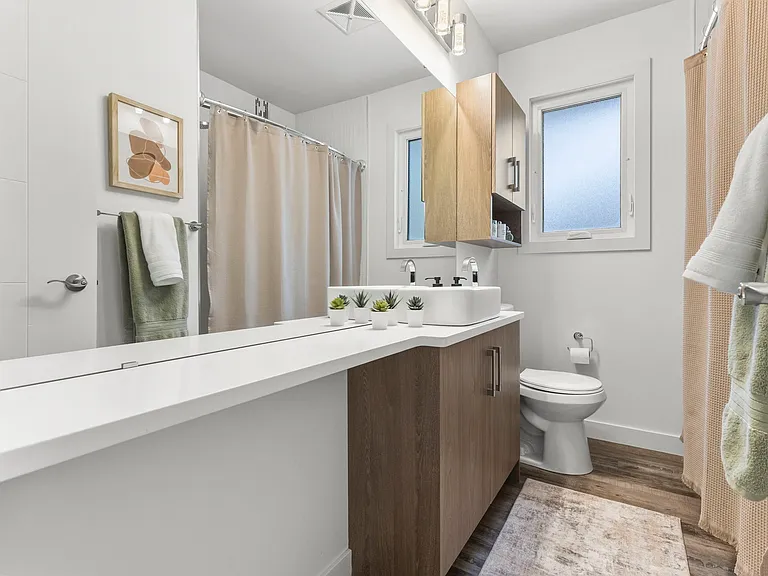 639 Brock St #639 — Photo 19