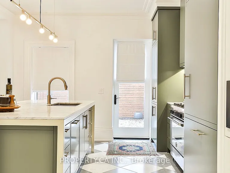 38 Beaconsfield Ave #MAIN HOUSE — Photo 10