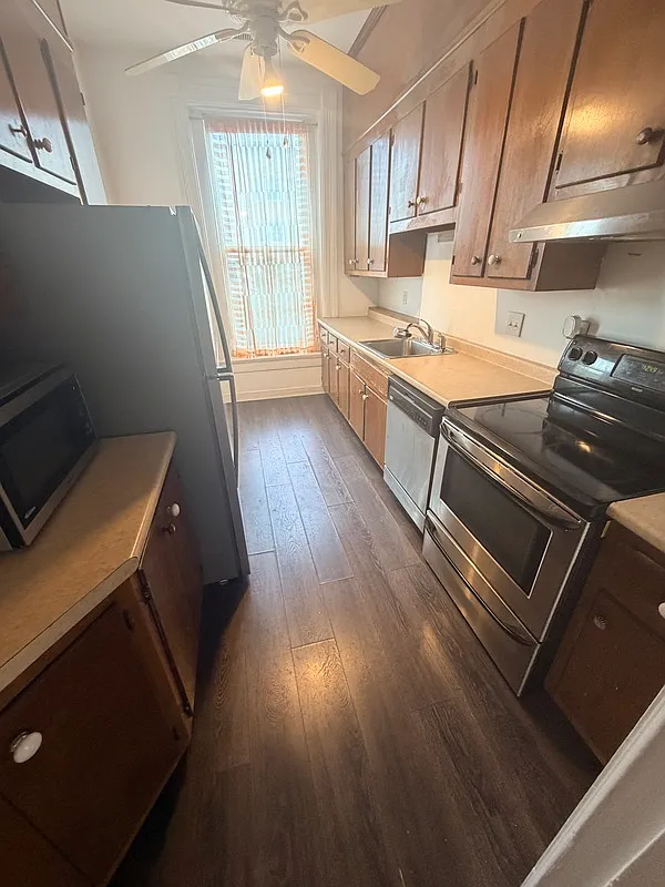 1 bed, 1.0 bath, $1,595 — Photo 3