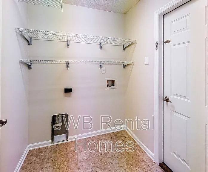 10238 Emma Lakes Dr — Photo 15